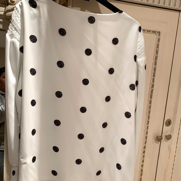 Gorgeous brand new Alfani white dotted blouse in black.size : M - Picture 11 of 13
